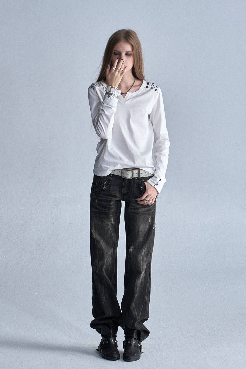 Distressed Straight Leg Jeans